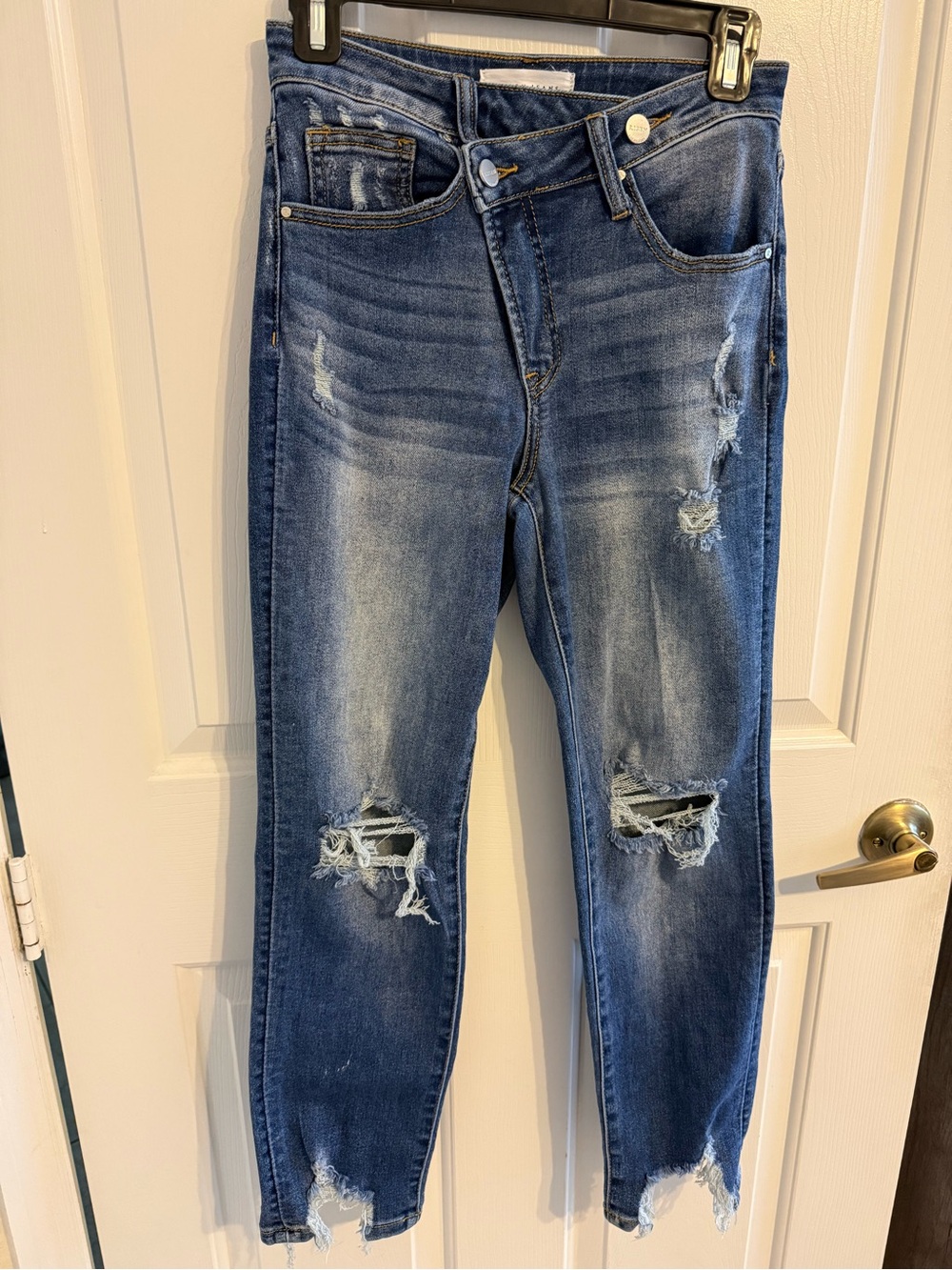 Distressed Ankle Crop Women’s Jeans - Blue